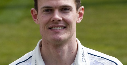 Four for Harris but Notts repel Middlesex