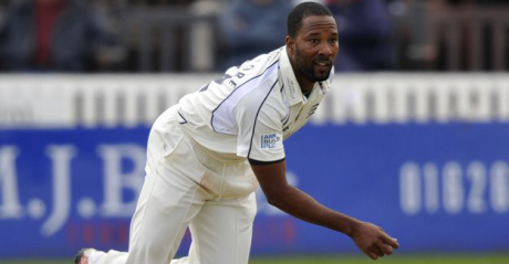 Bowlers keep Middlesex in contention