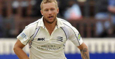 Bowlers puts Middlesex on top at Hove