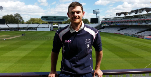 Harris signs new two-year Middlesex deal
