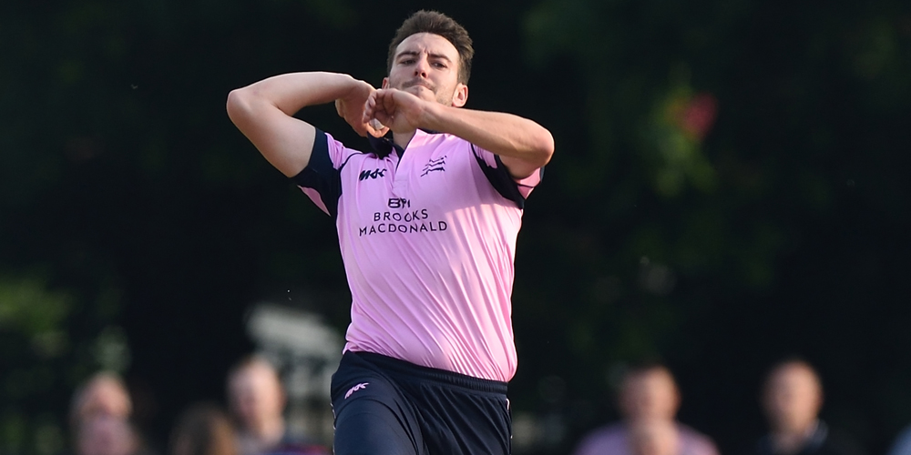 Middlesex bowler Roland-Jones sidelined by knee injury