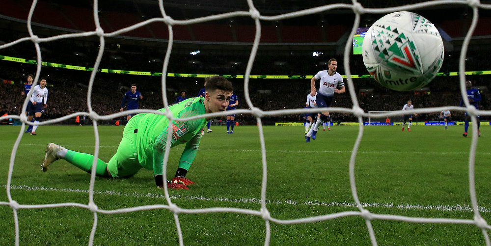 Spurs win first leg after surviving Chelsea onslaught