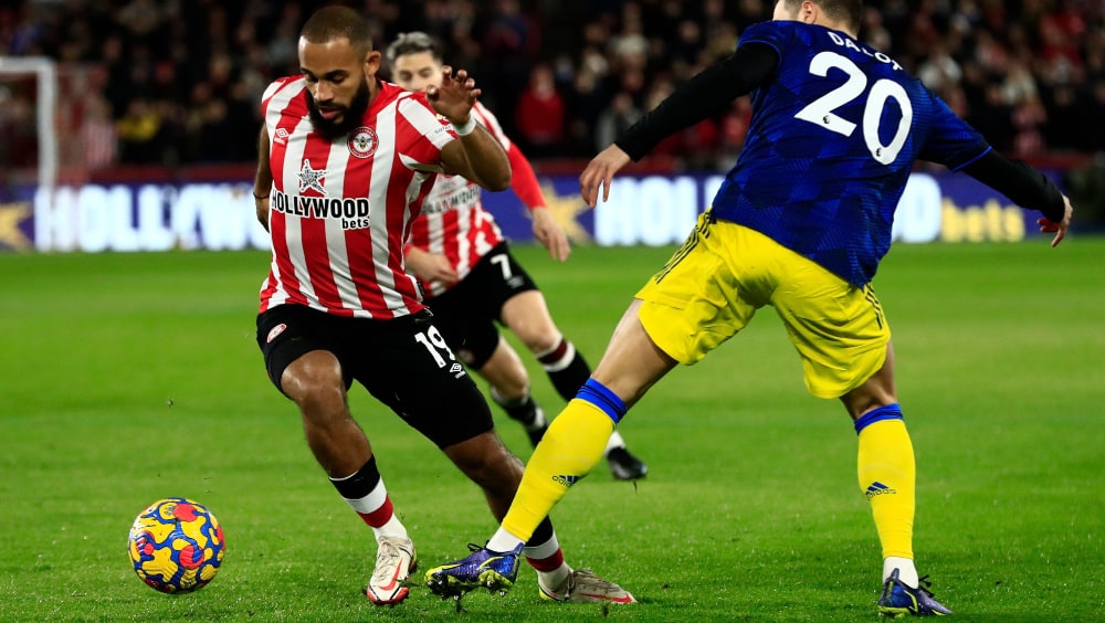 Bees beaten by United after failing to take their chances