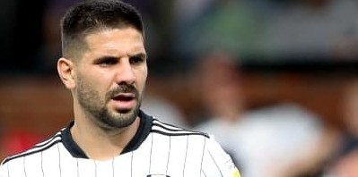 Mitrovic scores twice as Fulham draw with Liverpool