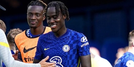 Defender Chalobah signs new Chelsea deal