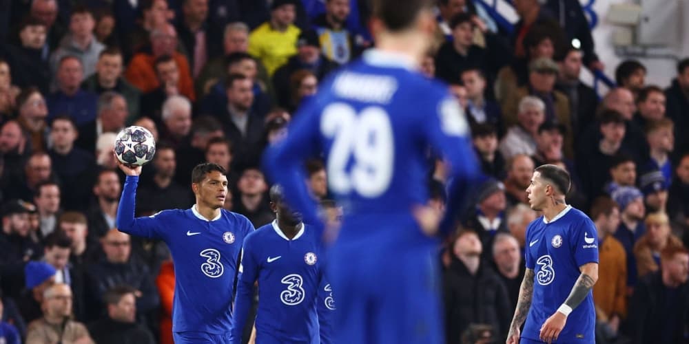 Woeful Chelsea are crushed by Arsenal