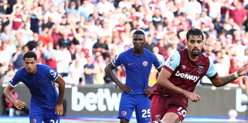 Chelsea beaten by 10-man Hammers