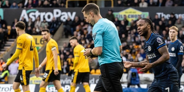 Chelsea slump to defeat at Wolves