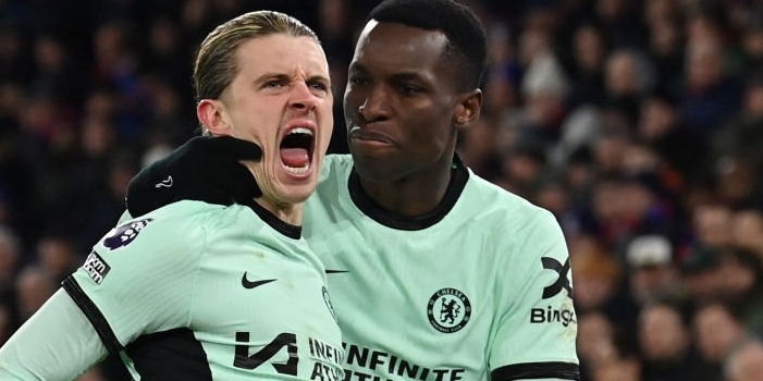 Late goals give Chelsea victory at Palace