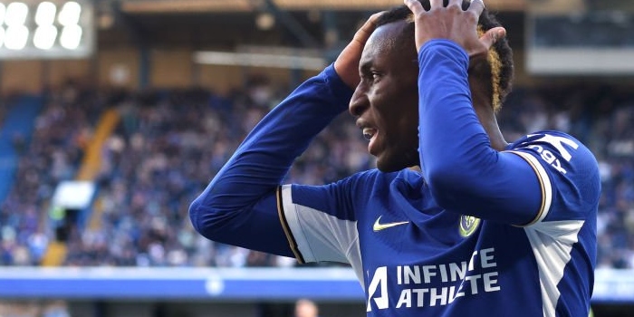 Chelsea booed off after drawing with 10-man Burnley