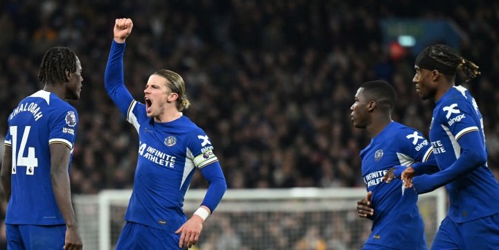 Chelsea fight back from two down to earn point at Villa