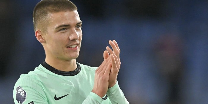 Youngster Gilchrist signs new Chelsea contract