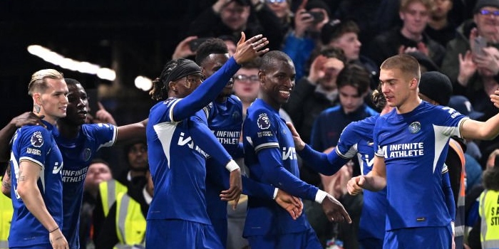 Chelsea keep European hopes alive by beating Spurs