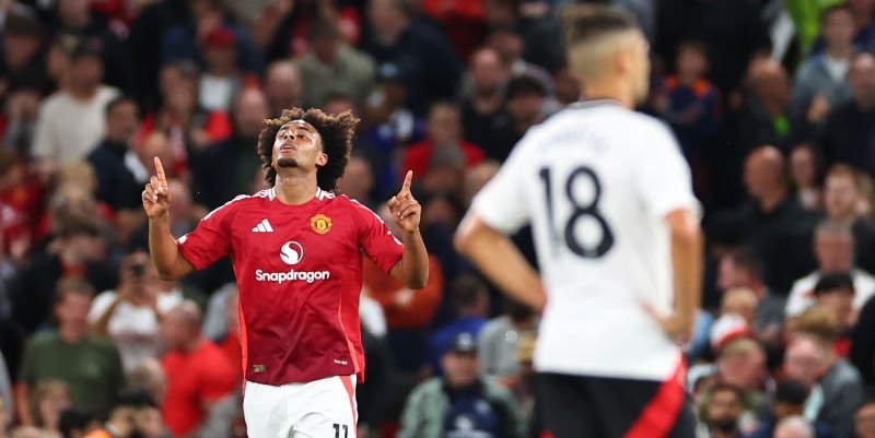 Fulham beaten by late United winner