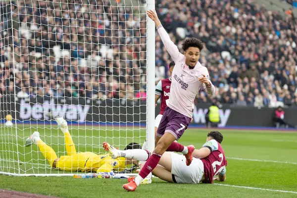 Schade’s goal gives Brentford victory at West Ham