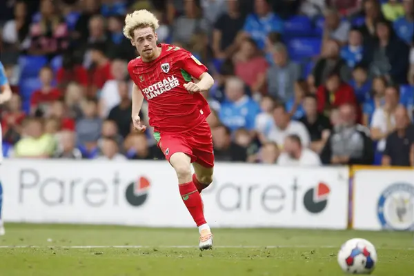 Wealdstone sign Young-Coombes on short-term deal