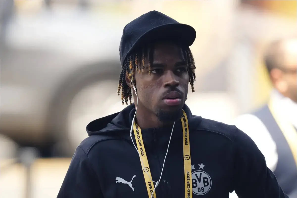 Chukwuemeka completes move from Chelsea to Dortmund