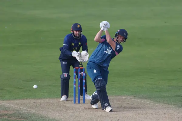 Geddes and Hollman lead Middlesex to victory