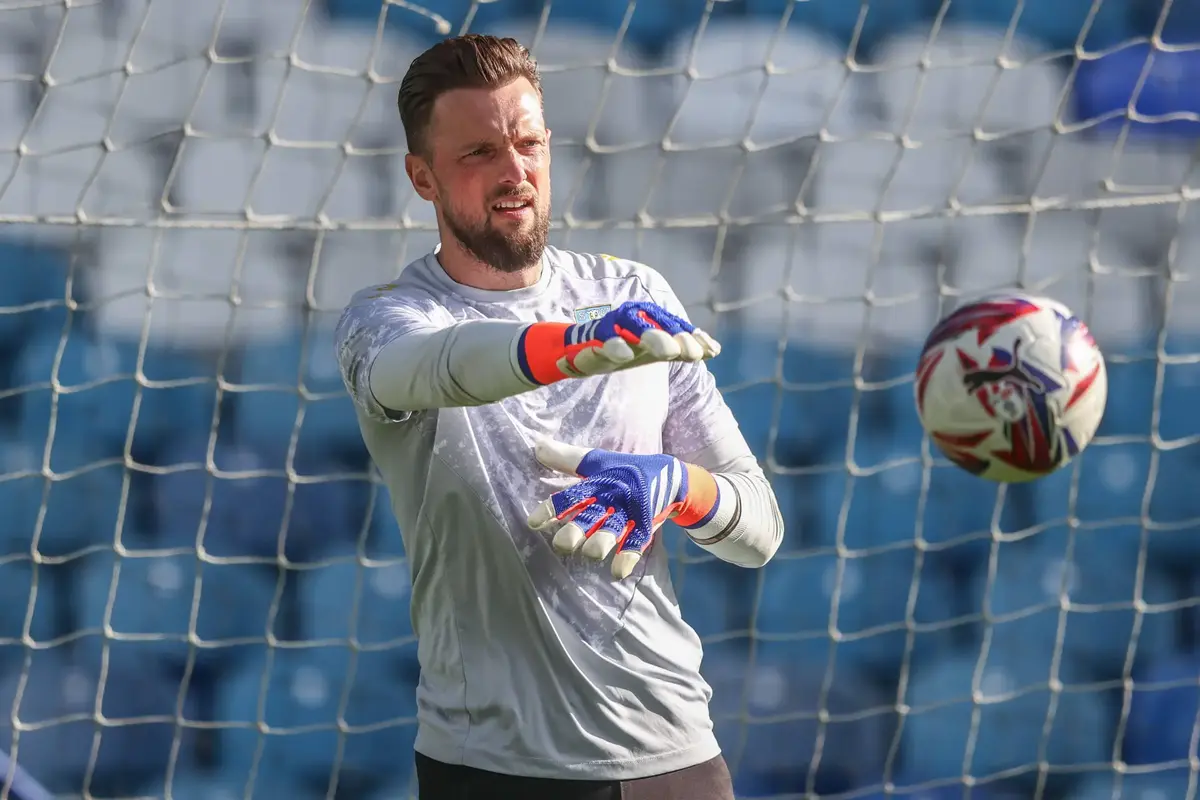 QPR sign veteran keeper Hamer