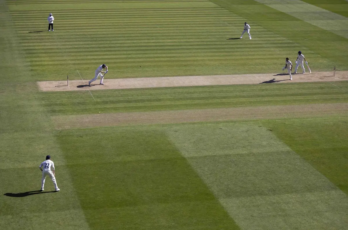 Bad light holds up Middlesex’s victory charge