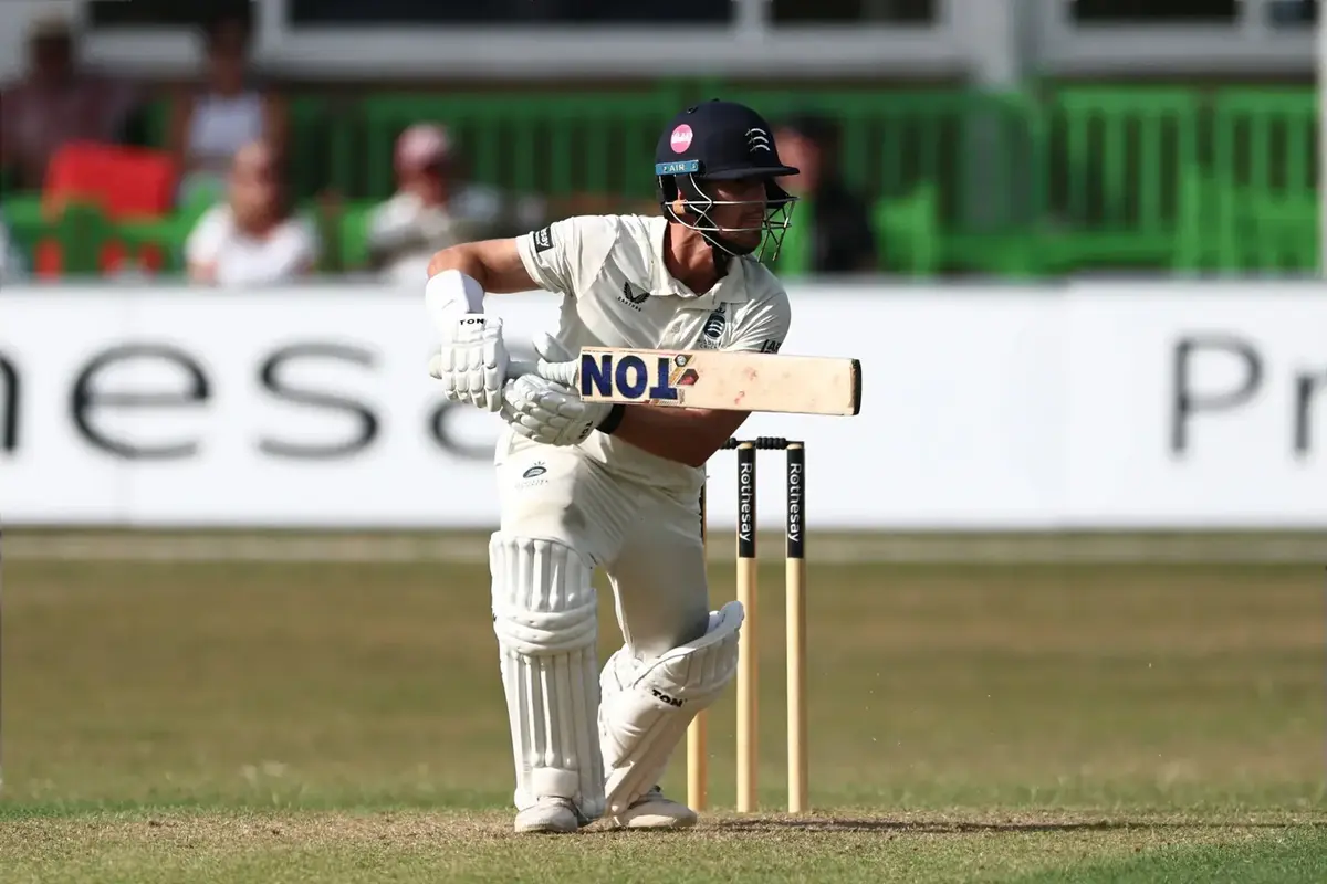 Du Plooy hits century for Middlesex against former side