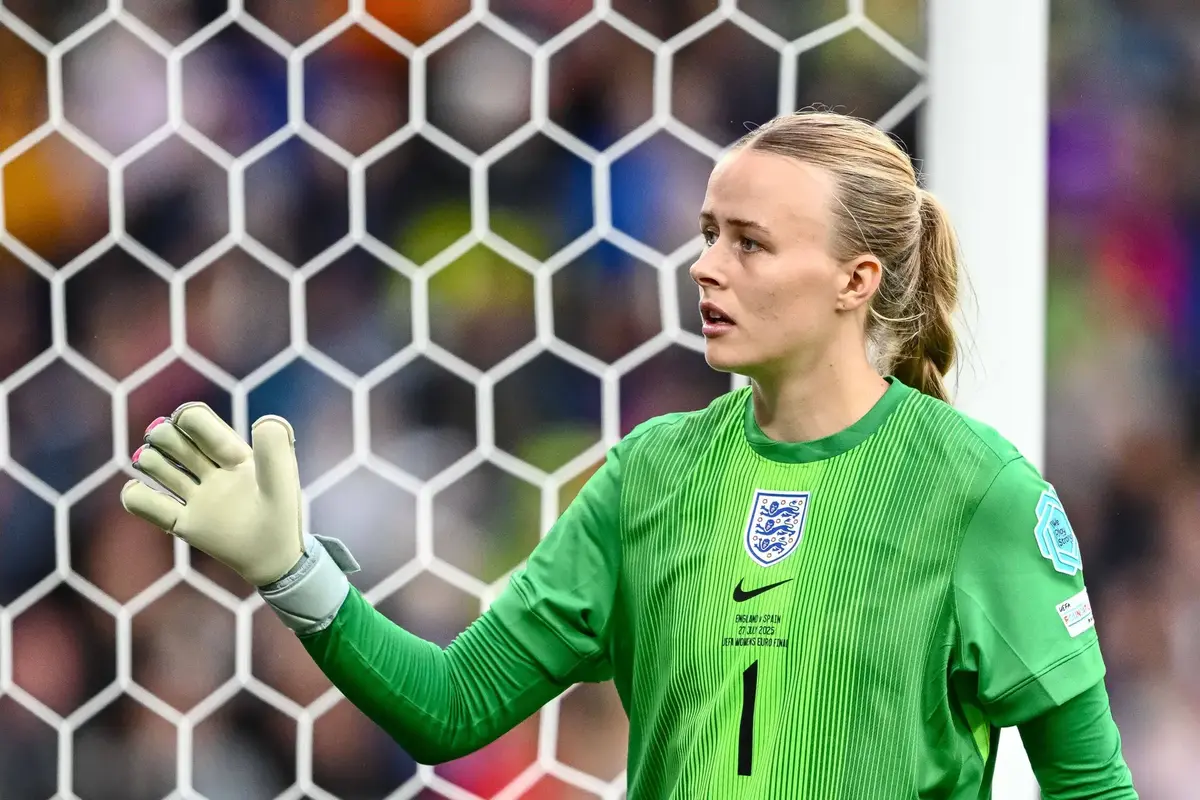 Chelsea goalkeeper Hampton wins Ballon d’Or award