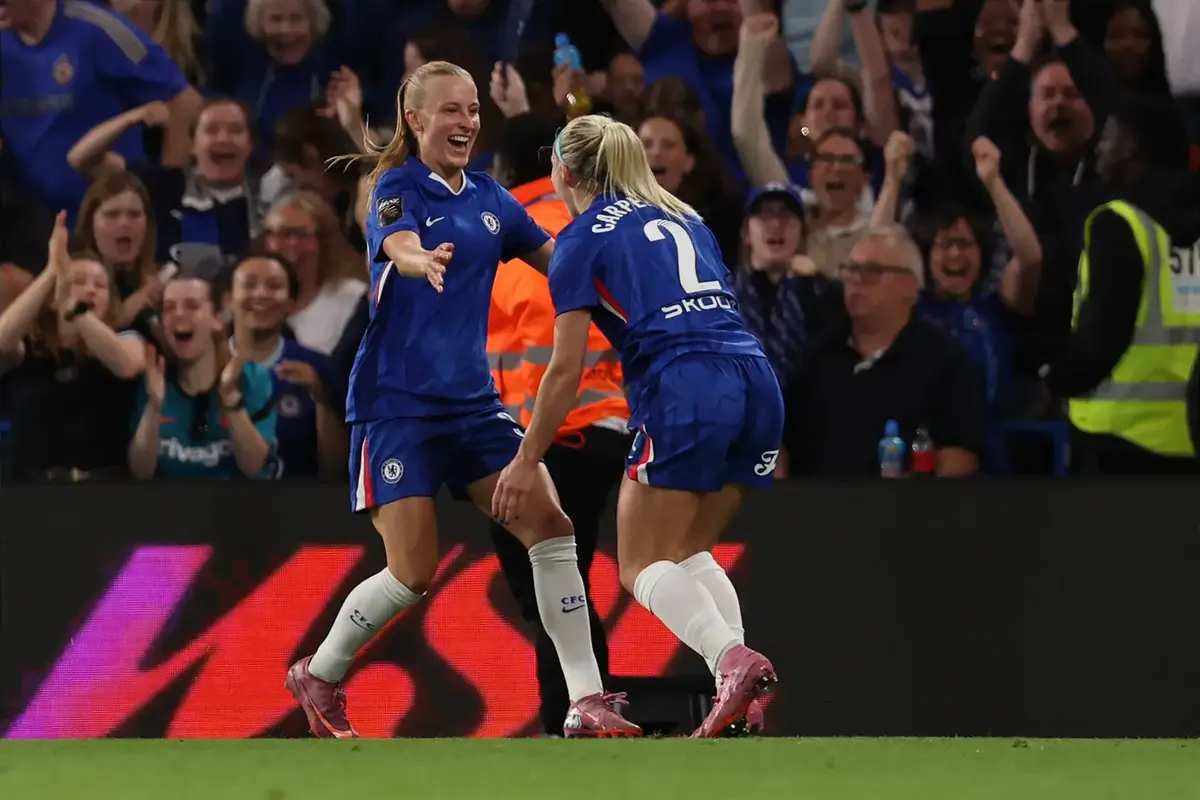 Chelsea begin WSL title defence with win over Man City