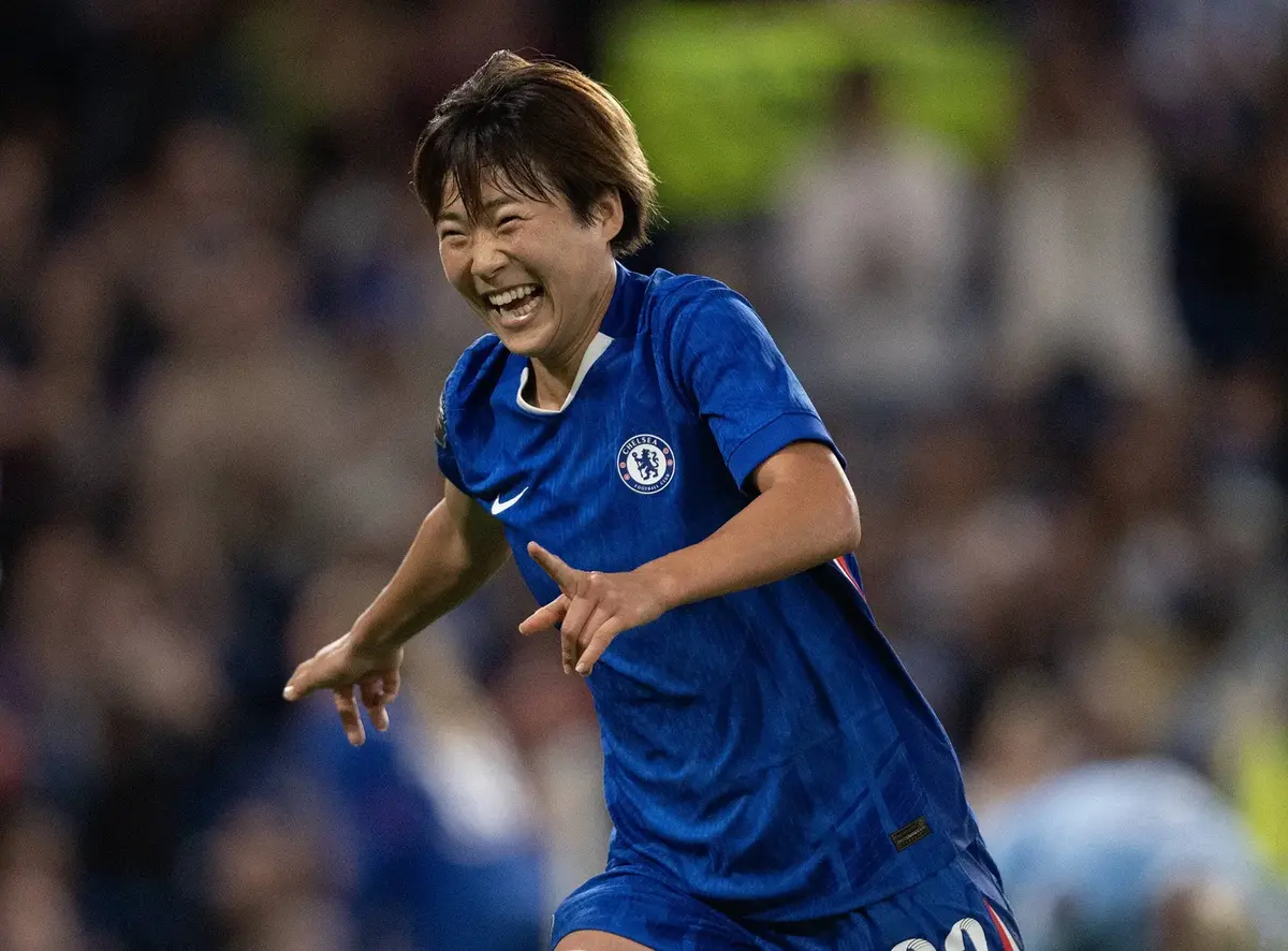 Hamano signs new Chelsea contract