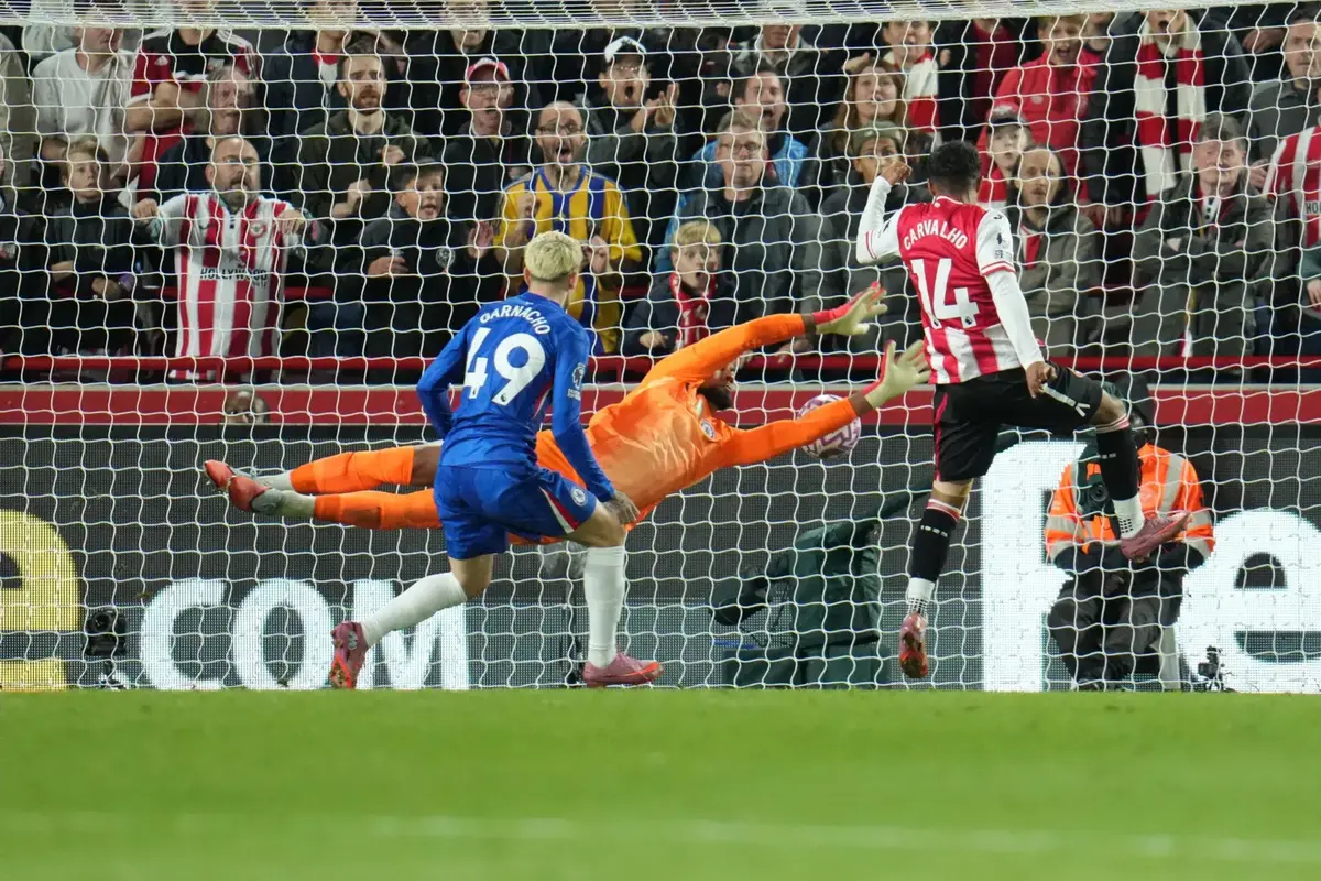 Carvalho’s stoppage-time goal earns derby point for Brentford