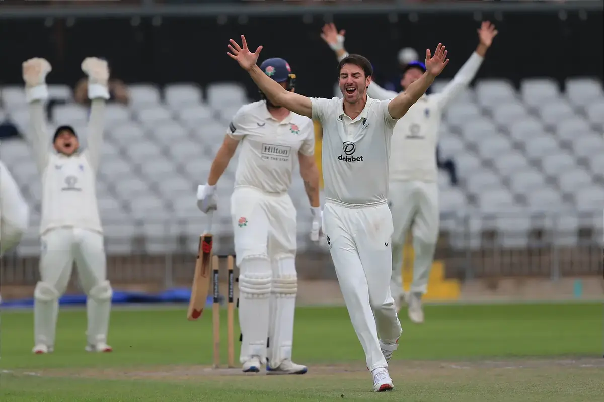 Roland-Jones takes four wickets as Middlesex finish season with win