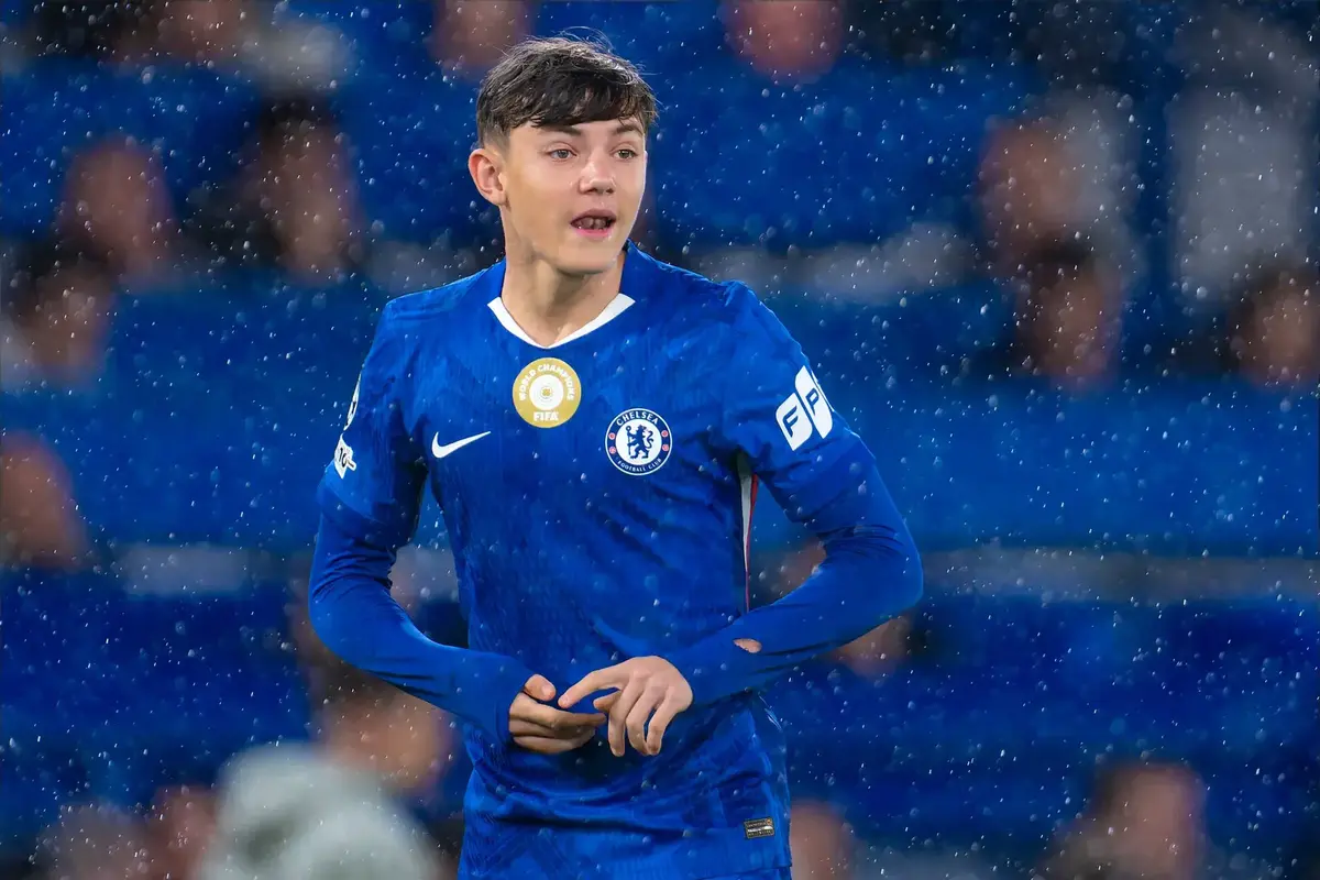 Chelsea youngster Walsh signs new contract