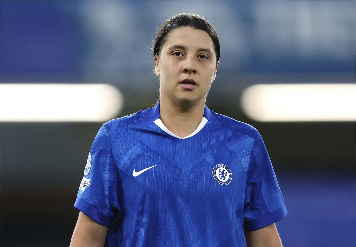 Chelsea win to maintain one-point lead at top of WSL