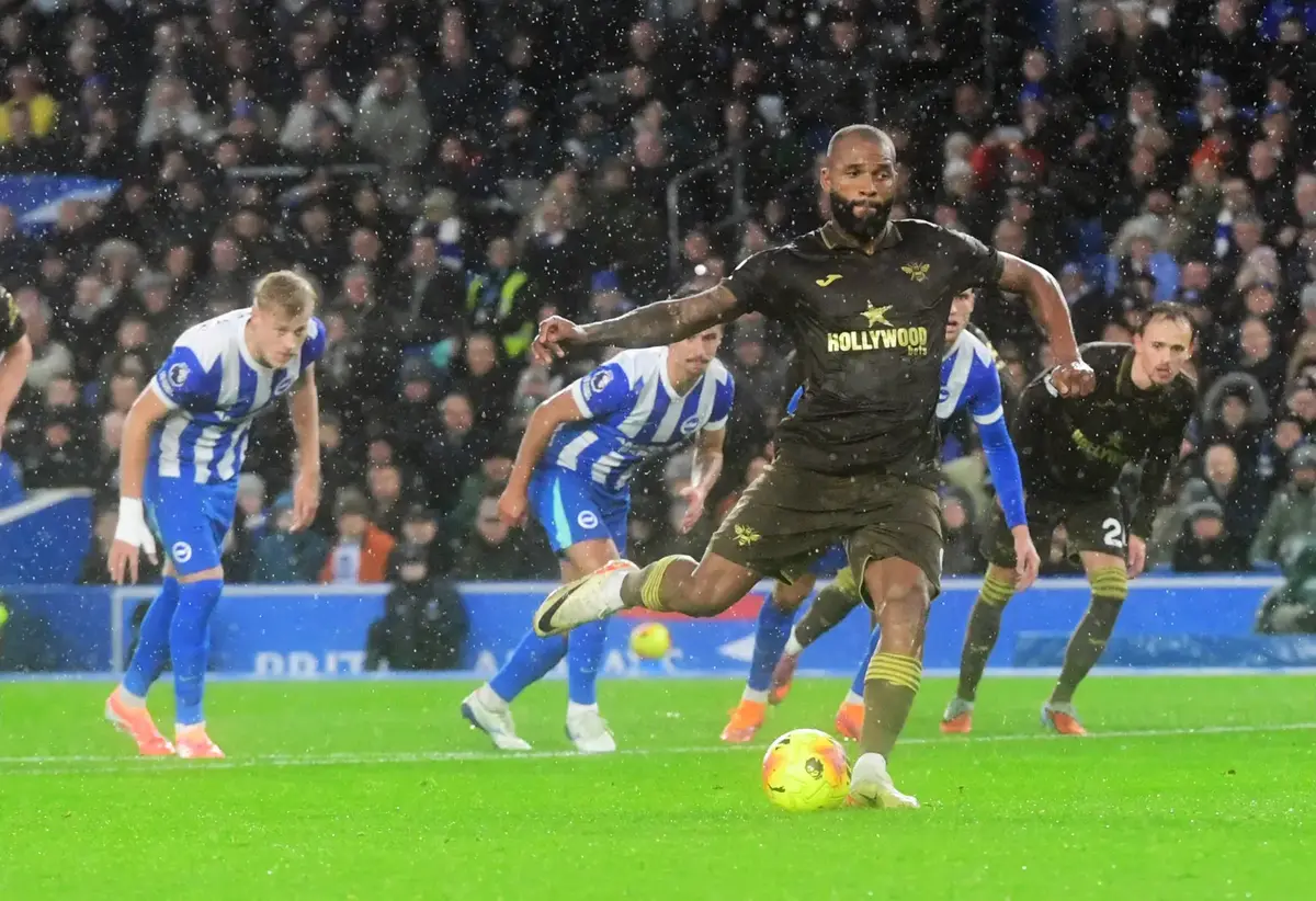 Brentford beaten after Thiago misses stoppage-time penalty