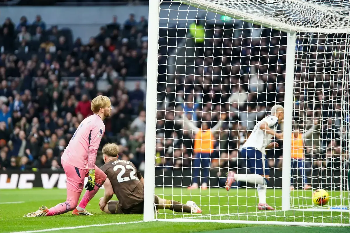 Spurs beat Brentford to ease pressure on Frank