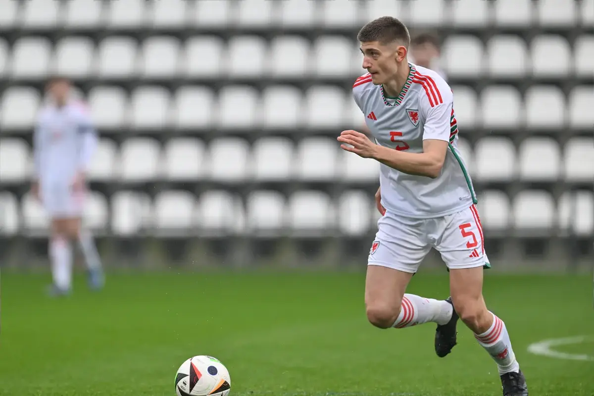 Wealdstone sign Derby defender Cox on loan