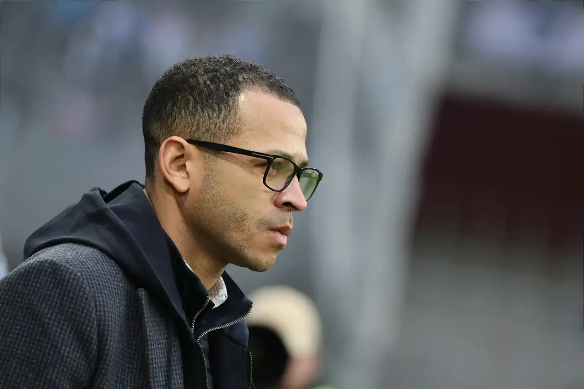 Rosenior arrives for Chelsea talks