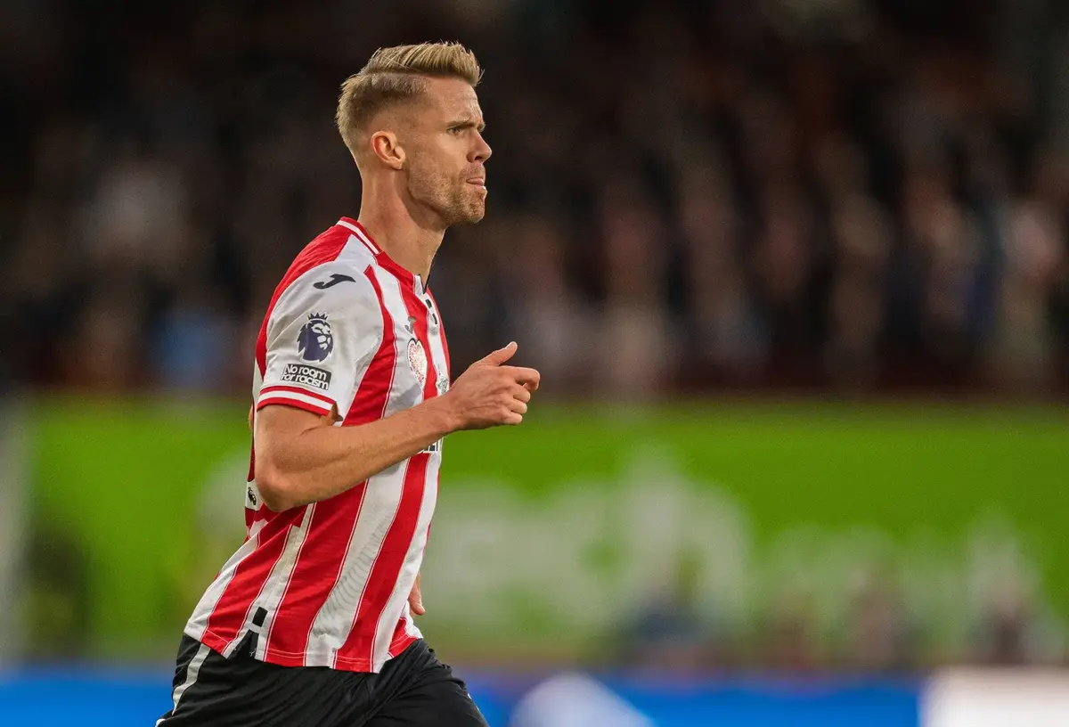 Ajer signs new Brentford contract