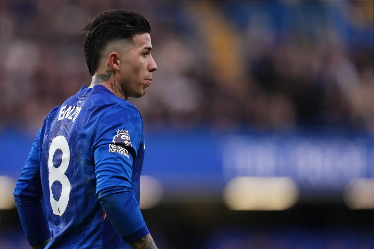 Rosenior dismisses reports linking PSG with Chelsea star Fernandez