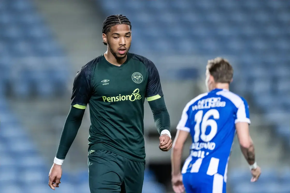 Brentford defender Arthur joins Celtic