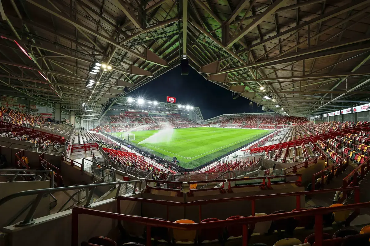 Brentford v Arsenal line-ups: Yarmoliuk replaces Henderson, Saka a sub