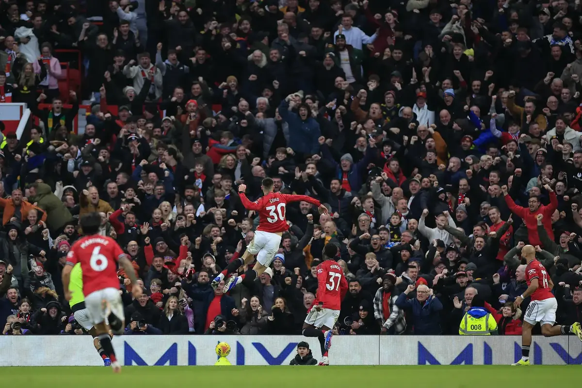 Fulham lose to Man Utd after late drama