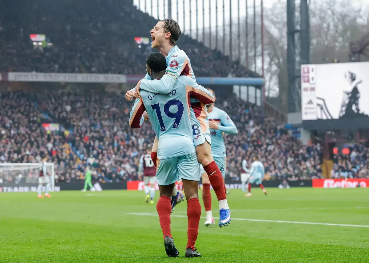 Ten-man Brentford win at Villa