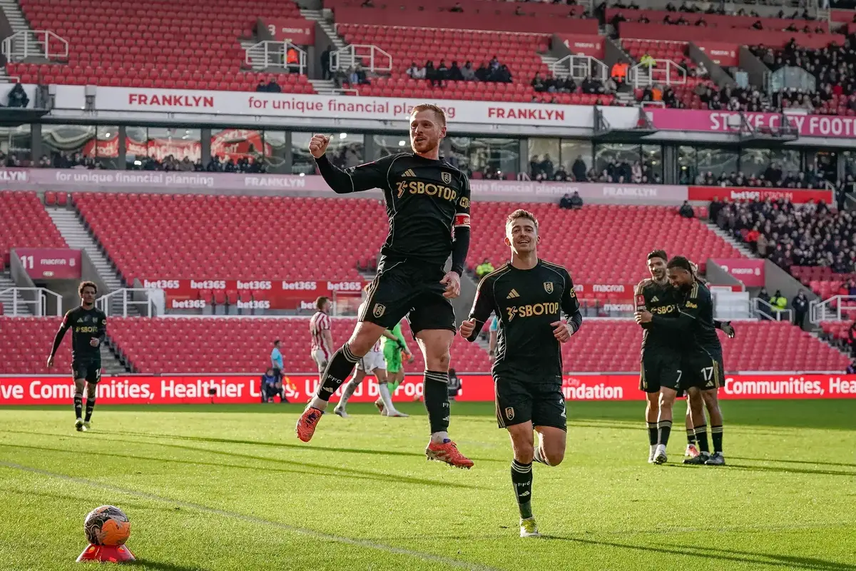 Reed scores late winner to take Fulham through in FA Cup