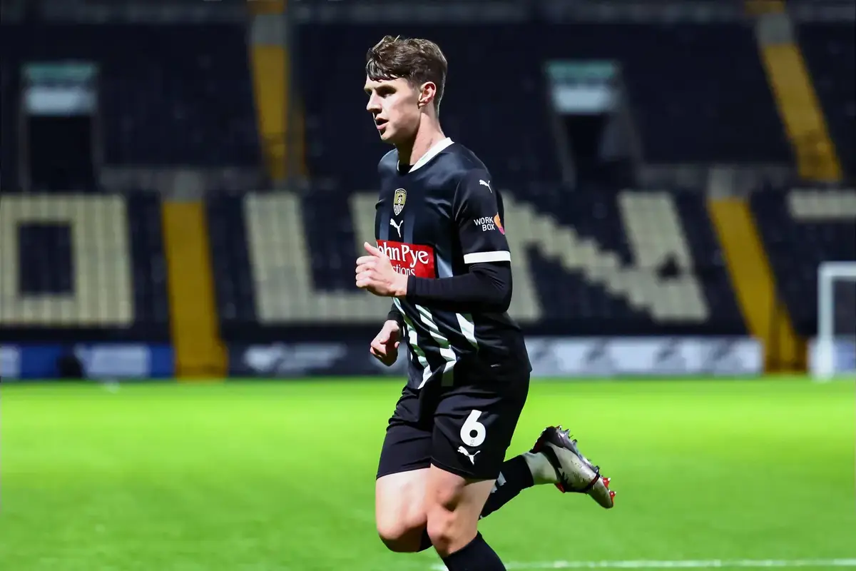 Wealdstone sign midfielder Hinchy on loan