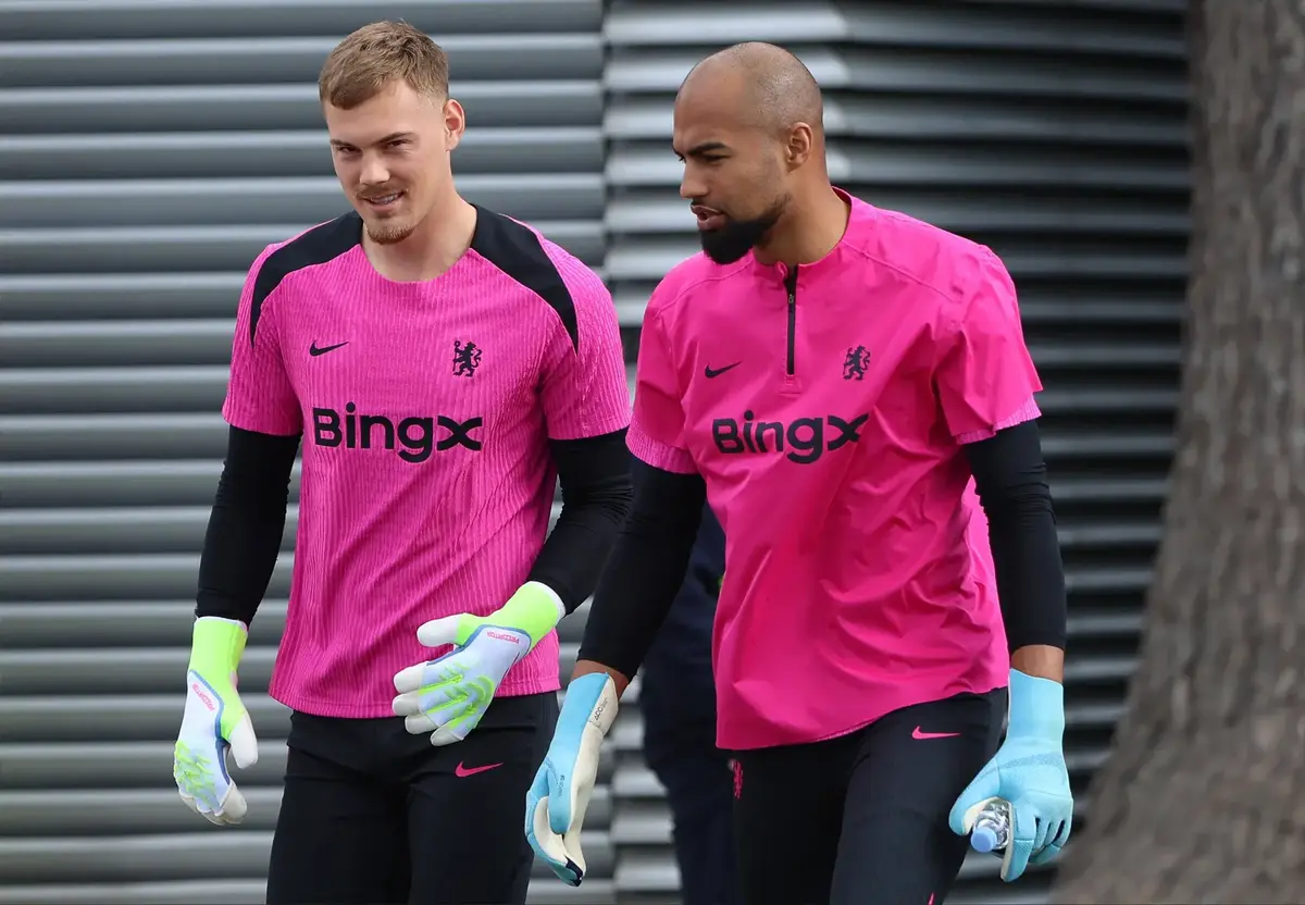 Rosenior wants Chelsea keepers to fight for place