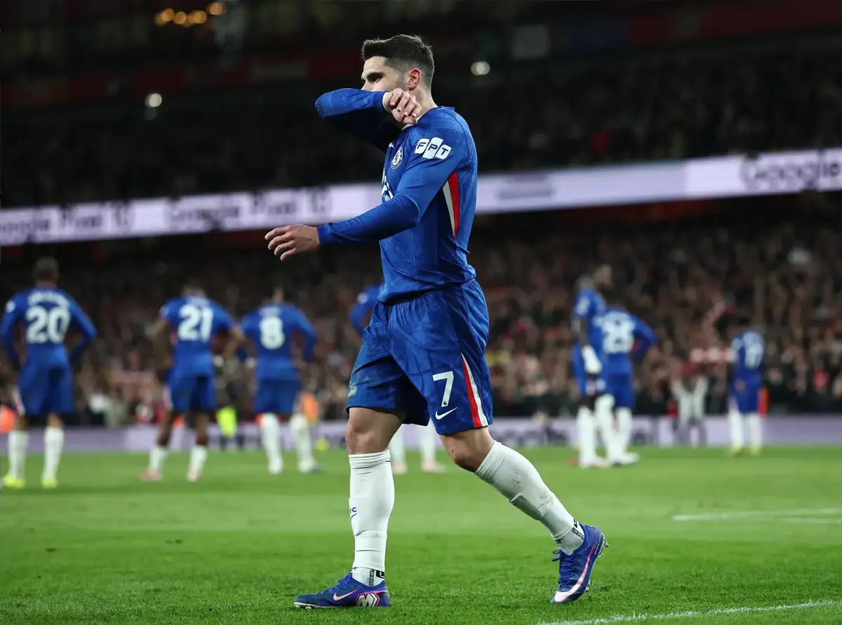 Neto sent off as Chelsea lose to Arsenal