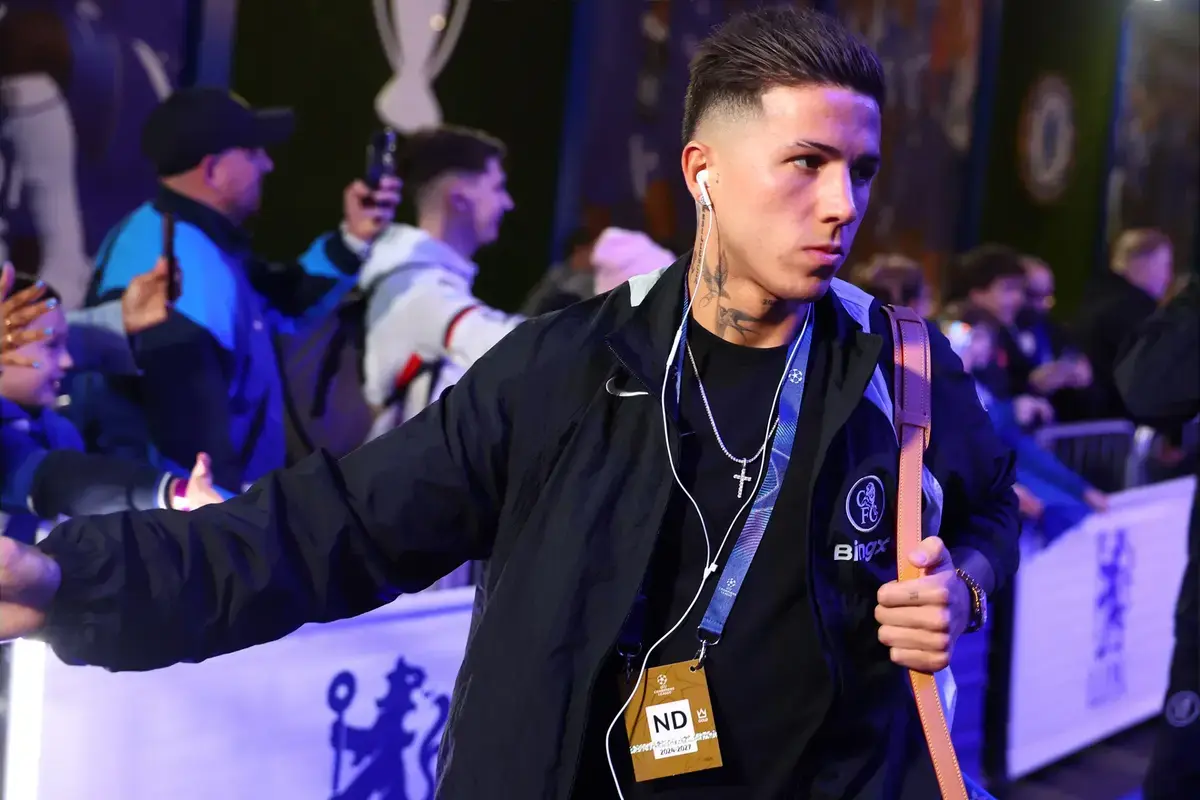 Fernandez ‘completely committed’ to Chelsea, Rosenior insists