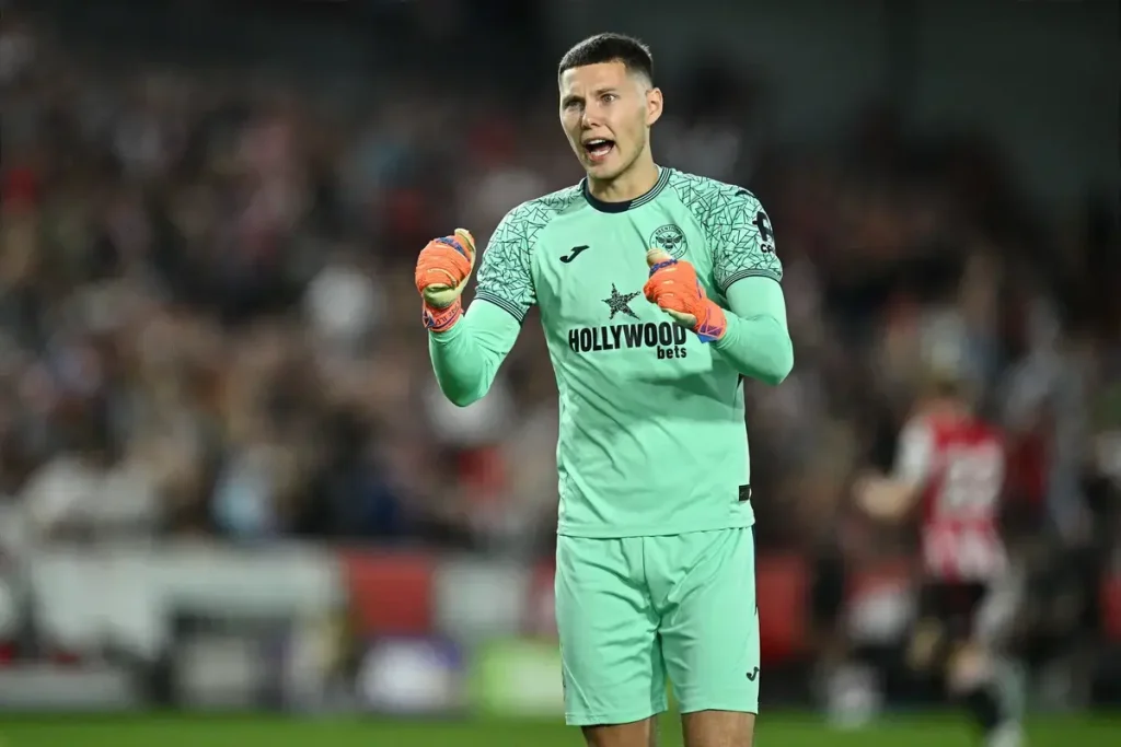 Brentford keeper Valdimarsson signs new contract