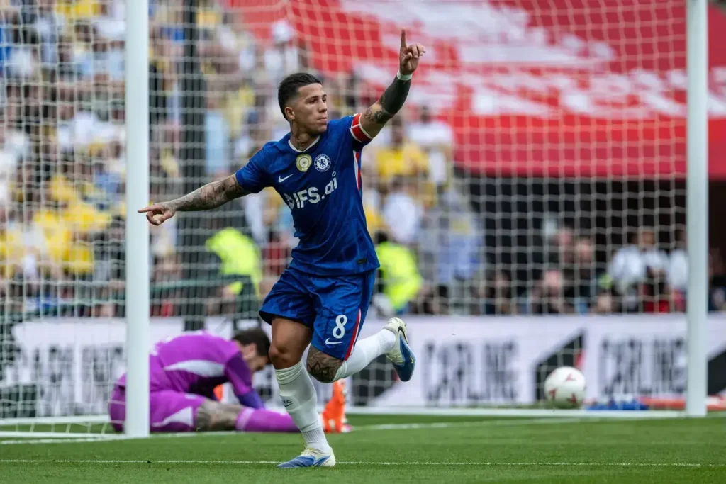 Fernandez’s goal takes Chelsea through to FA Cup final