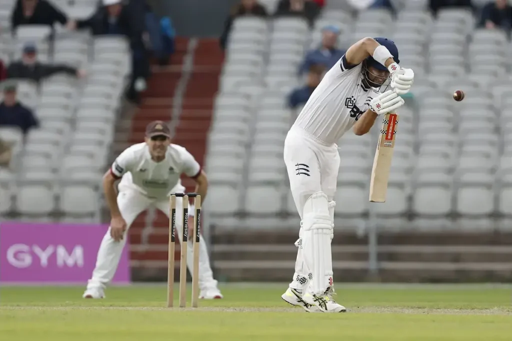 Seamers put Middlesex in strong position against Lancs